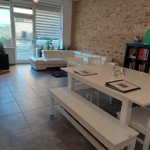 Appart hôtel Jarnioux - Les Meublés Des Pierres Dorées, Theize